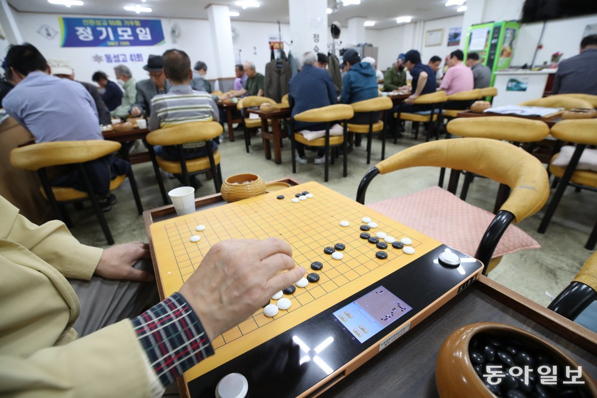 围棋这种“老人的爱好”，人气正在下降……国际象棋变身“年轻游戏”，蓬勃发展 | 东亚日报